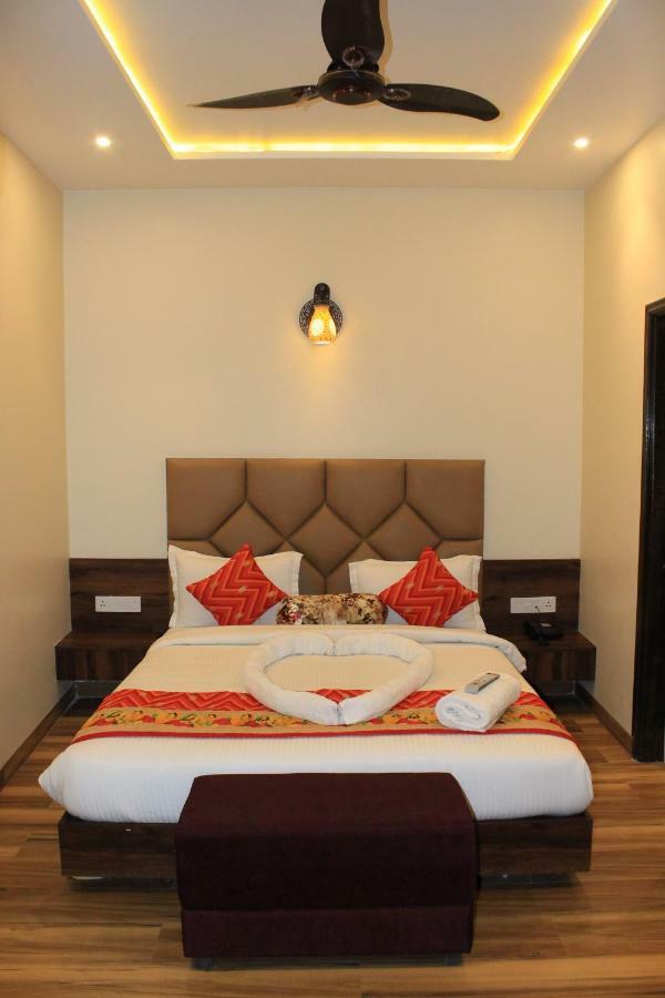 Hotel Urban Galaxy Amritsar Bagian luar foto